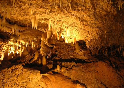 a-team-of-researchers-and-students-recently-mapped-a-cave-in-wales_1445_649470_0_14086226_500-1.jpg